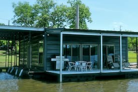 Fairbanks Boat Rental | Slip Away Marina - Waterfront Floating Home