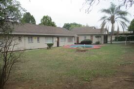 Ladysmith House | PERFECT FOR CONTRACTORS or large groups