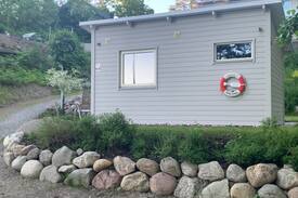 Saltsjo Boo Cabin | Studio/liten stuga med egen bastu och sjöutsikt