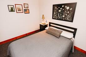 East Stroudsburg Hotel | Rainbow Mountain Resort- Cherry House Queen