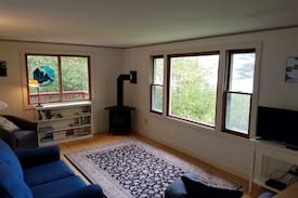 Trenton House | Tideside in Trenton. Shorefront, cozy, quiet.