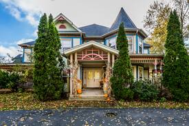 Michigan City Bed & Breakfast | Blue Jay Manor B&B - Augustine Room