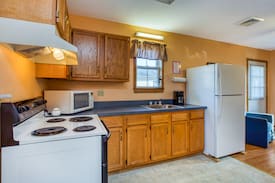 Chincoteague Cabin | Steve's Cottage 2 sleeps 4 in 2 bedrooms with a pool!