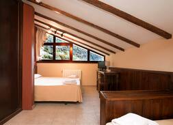 Villanueva Bed & Breakfast | Habitación triple en La Senda del Oso, Asturias