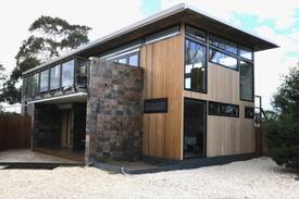 Coles Bay Bed & Breakfast | Malting Lagoon Guest House & Brewery - Airbnb