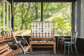 Putnam County House | H&H Farmhouse - forested farmhouse getaway!
