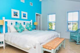 Marathon House | CAPTAINS QUARTERS Coral Lagoon 24 w/ 36' Boat Slip