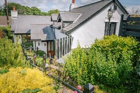 Pentraeth Cabin | Keepers Cottage Red Wharf Bay Anglesey