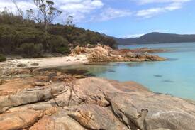 Coles Bay Bed & Breakfast | Malting Lagoon Guest House & Brewery - Airbnb