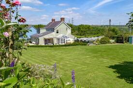 Stepaside House | Longstone Manse (UK6066)