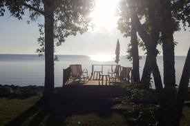 Dunnottar Cabin | Bright and Airy Lakefront Cottage in Matlock
