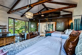 Fredericksburg House | Tipsy Peach Barn - Gals or Romantic Get Away