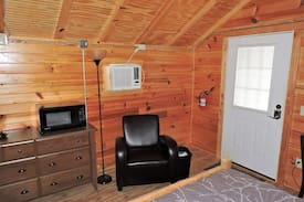 Tellico Plains Hotel | Silver Top Cabins at the Tellico Overlook Cabin 1