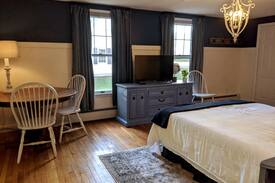 Springvale House | Springvale Private Guest Suite with Screen Porch