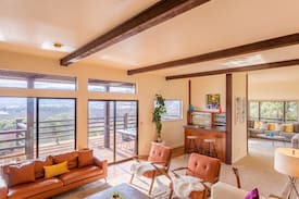 Ukiah House | Verona: Awesome Views, Pool, Vineyard, Hot Tub!