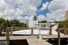Sailboat Bend Boat Rental | Enjoy staying on beautiful air conditioned yacht.