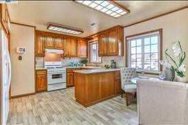 San Leandro House | Clean room in San Leandro