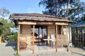 Cabangan House | El Paradiso de Club Monet Beach front 1