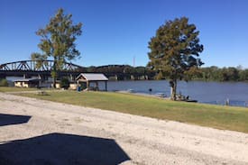Saint Mary Parish Cabin | Wax Lake Lodging / Cozy Cajun Cabin