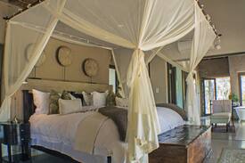Thorny Bush Game Reserve Cabin | River Lodge Suite - The River Lodge at Thornybush