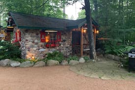 Woodruff House | The Croquet Cabin Cozy couple retreat in the woods
