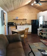 Erwin House | The Noli Nook - Riverfront Cabin