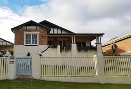 Taree House | Victoria House - Family and pet friendly