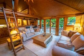 Berkhamsted Cabin | Romantic Oak Cabin Berkhamsted
