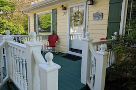 New Buffalo Cabin | The Lemonade Cottage, New Buffalo. Walk to beach!