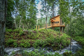 Peshastin Cabin | * Hansel Creek Gust Tree House * On 150 Acres
