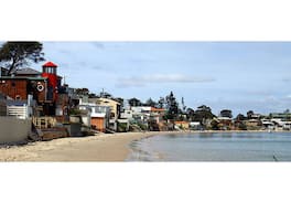 Southern House | The Lighthouse on the Beach OPOSSUM BAY TASMANIA