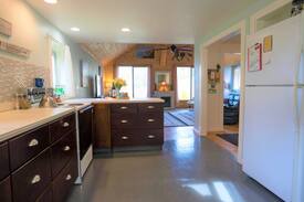 Monmouth House | Vineyard View Retreat