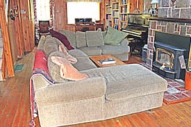 Oro-Medonte Cabin | Cobblestone Cottage on the Shores of Bass Lake