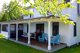 Post Mills Cabin | Lake Fairlee Delight, ‘Snug Harbor’ Summer Cottage