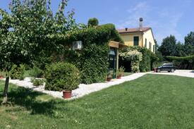 Massa Lombarda House | Villino Vassa Dependance immersa nel verde