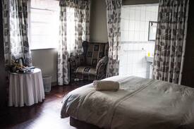 Lyttelton Manor House | En-suit 300m from Unitas Hospital Free WIFI