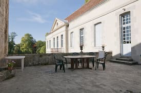 Talus-Saint-Prix Villa | Historical Cottage Abbey Champagne