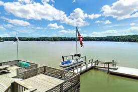 Belmont House | 7 Bedroom Updated Lake House Close to Charlotte