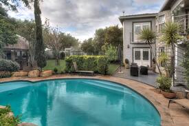 Bloubergstrand House | Tuscan Villa Close to Blouberg