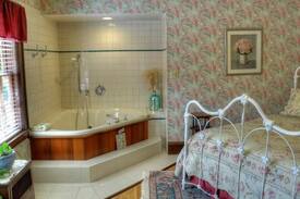Red Wing Other | Golden Lantern Inn - Meg's Suite