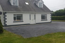 Corrandulla House | 'Cloonboo Lodge' with 5 bathrooms. 1 per bedroom!