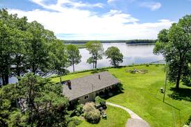Isle of Springs House | Island View Lodge - Spectacular Waterfront Retreat