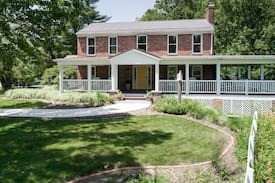 Fancy Gap Bed & Breakfast | The Crest at Pipers' Gap a B&B / Rm 115