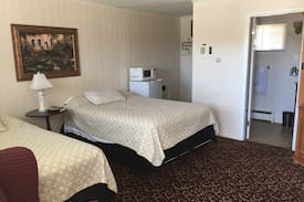 Lewiston Hotel | Maine Motel and Cabins Room # 5
