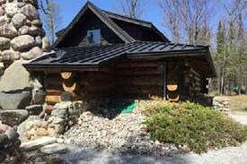 Drummond Hotel | Drummond Island Resort - Russel Cabin 3 Bedroom