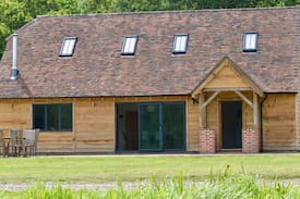 Oxted House | Idyllic,new build,2 bedroom,2 bathroom,cartlodge