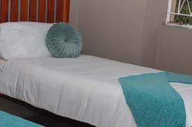 Kwekwe Bed & Breakfast | Wakefield Lodge ( Standard Room with single beds)
