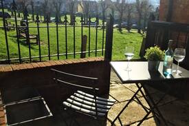 Marlborough House | Charming 2 Bedroom Chapel in Heart of Marlborough