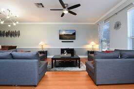 Midtown House | Contempo Condo tucked in central HTX-Sleeps 14