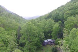 Canton Cabin | Jake's Creekside Cabin in the Smokies